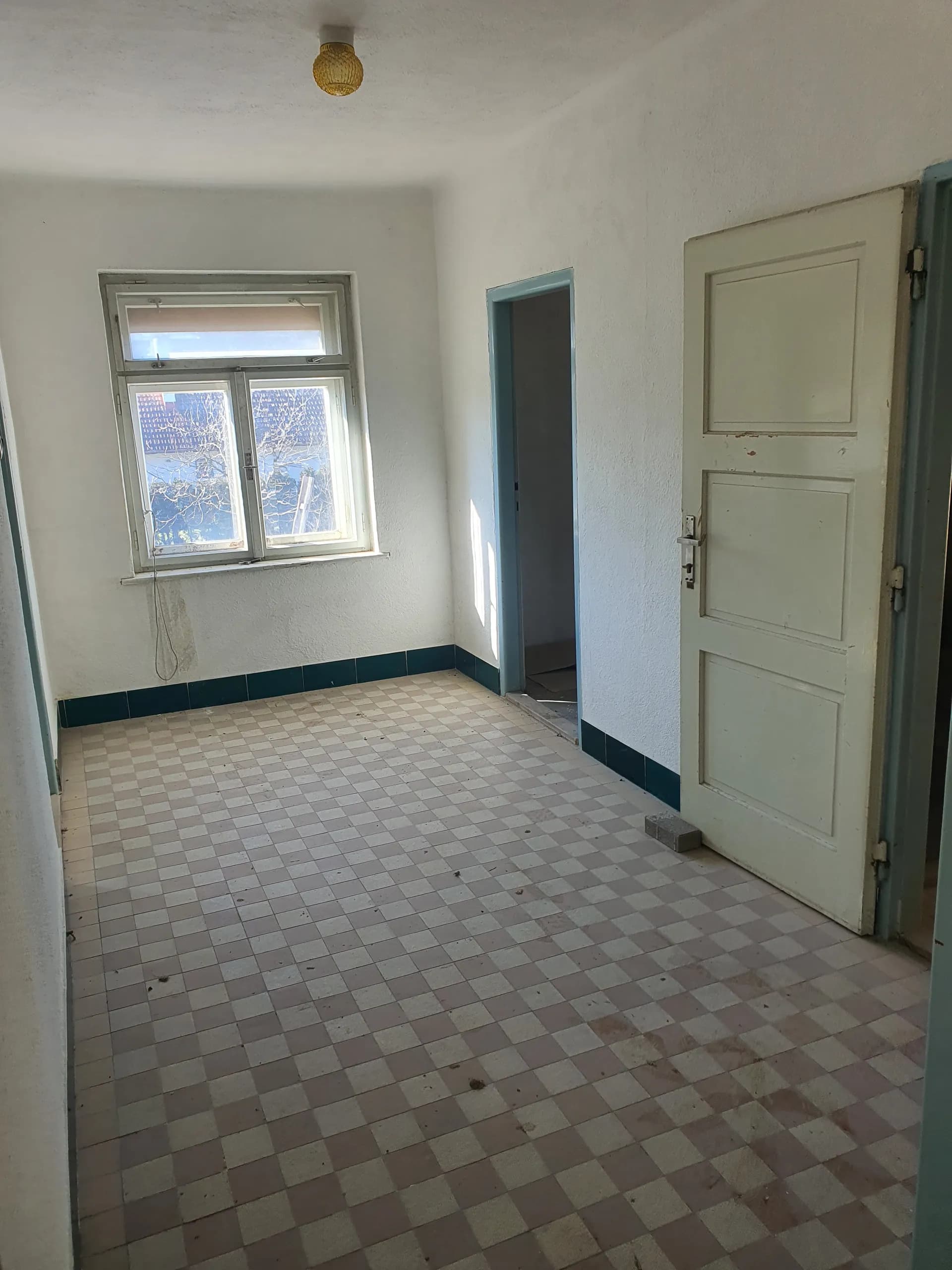 Marec 2023 — búracie práce a odkrývanie konštrukcií