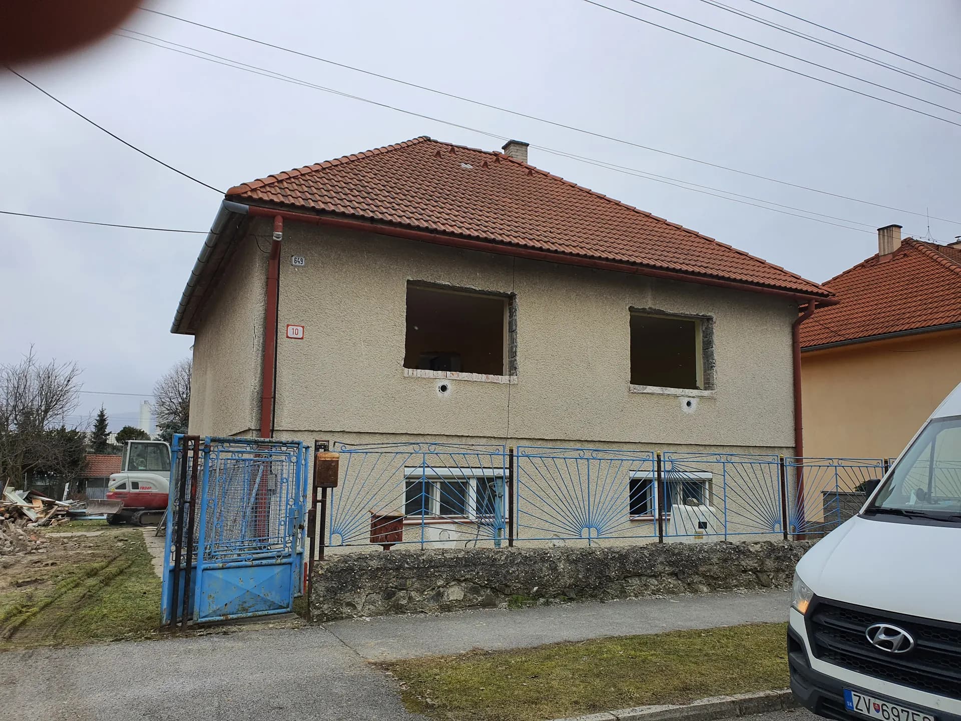 Marec 2023 — búracie práce a odkrývanie konštrukcií