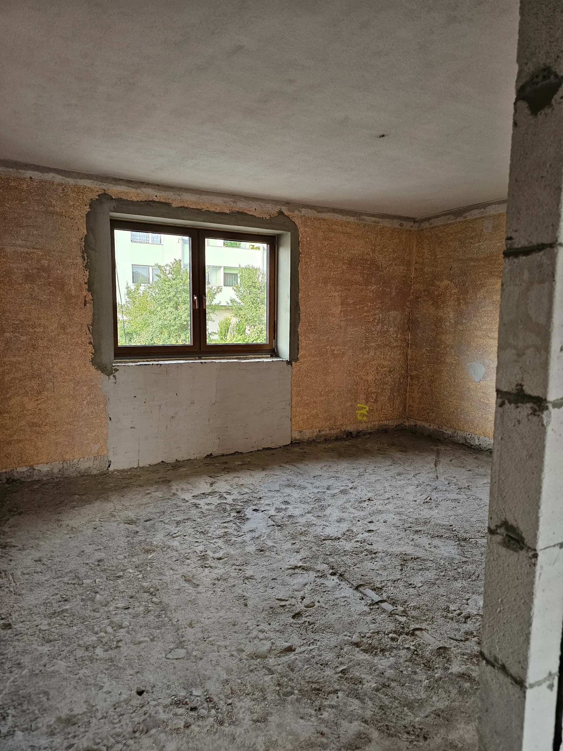 September 2023 — obnažené murivo, nové preklady a osadzovanie okien