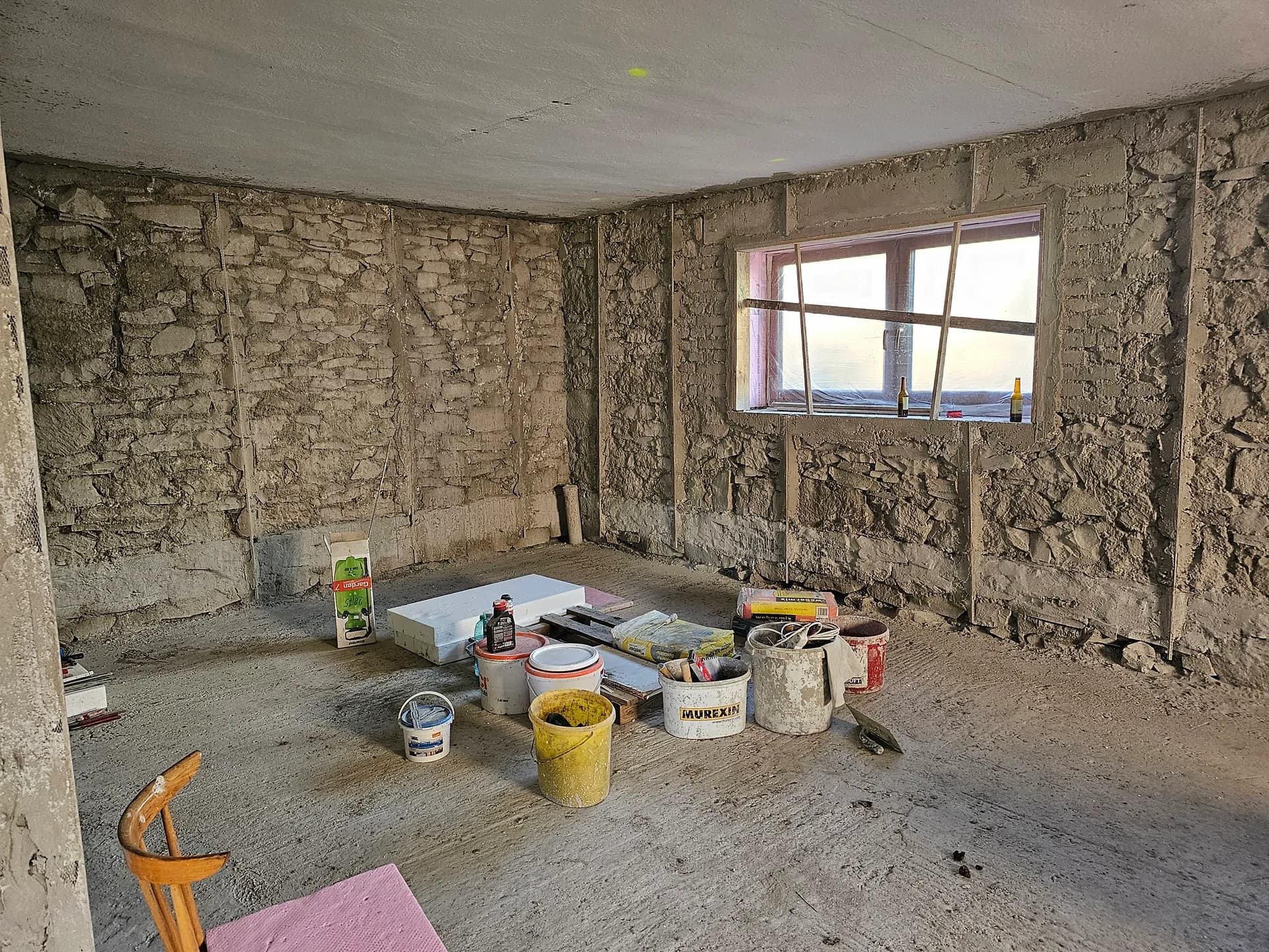 September 2023 — odkop po obvode, soklová izolácia a drenáž